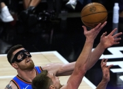 半岛体育平台-NBA常规赛再掀风波精彩比赛打破记录赛季仍未谢幕的简单介绍