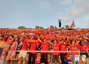 半岛体育新闻-包含精彩足球比赛点燃球迷热情，场上场下皆欢乐的词条