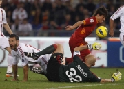 半岛体育注册-巴萨遭遇尴尬失利，球迷纷纷唏嘘