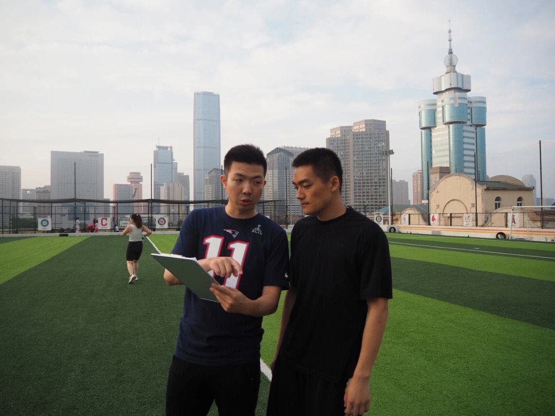 橄榄球队集训高效，迫不及待迎接挑战