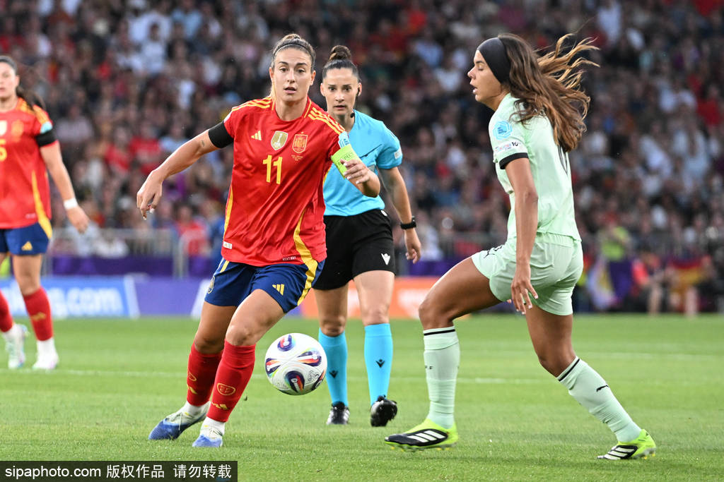 包含西班牙队豪取欧预赛小组头名的词条