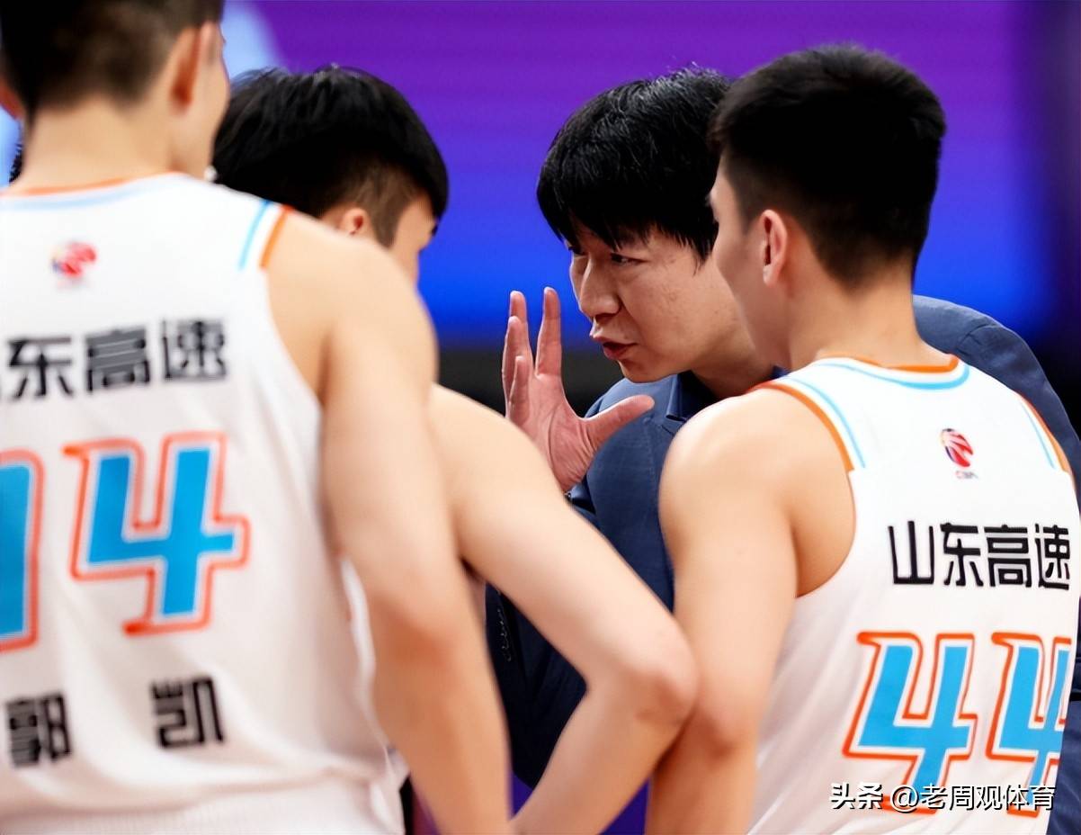 四川男篮士气高昂，一举击败对手