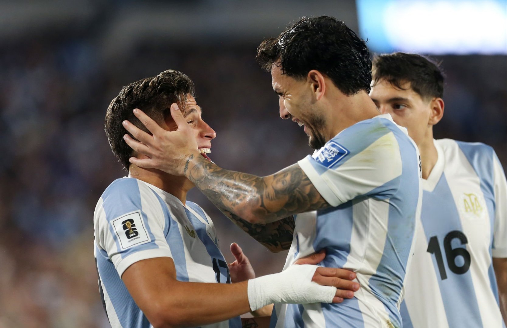 帕德博恩球队遇到后防问题,球员表现不佳 帕德博恩球队遇到后防问题,球员表现不佳