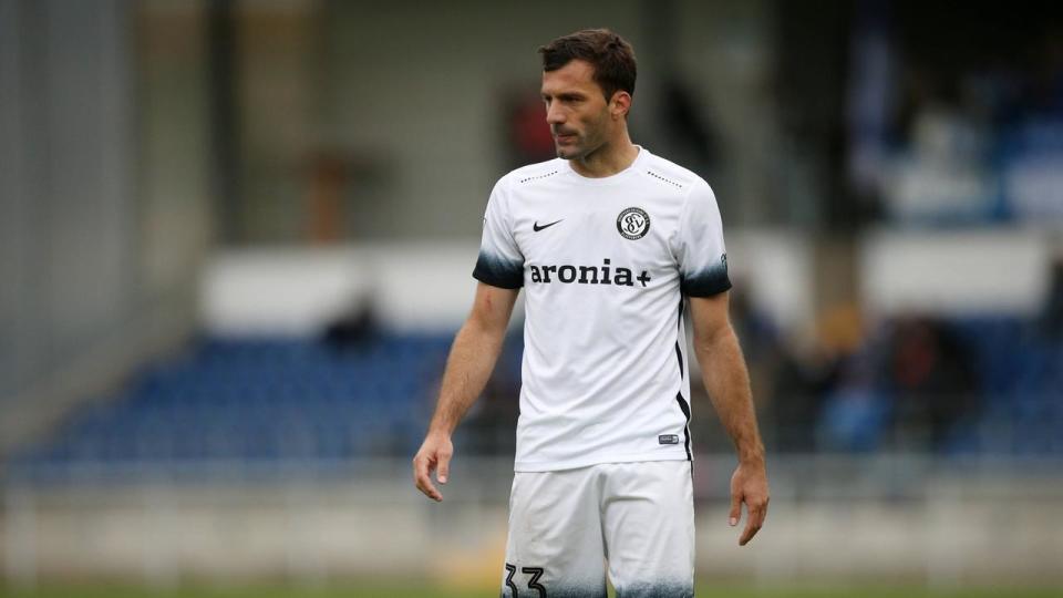 帕德博恩球队遇到后防问题,球员表现不佳 帕德博恩球队遇到后防问题,球员表现不佳