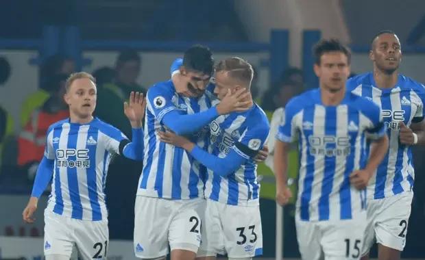 包含利兹联惨败巴恩斯利，遭遇四战不胜的词条