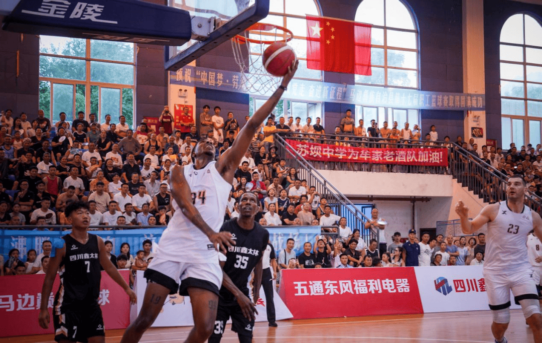 高水平对抗,比赛激烈不减,场面精彩纷呈 高水平对抗,比赛激烈不减,场面精彩纷呈