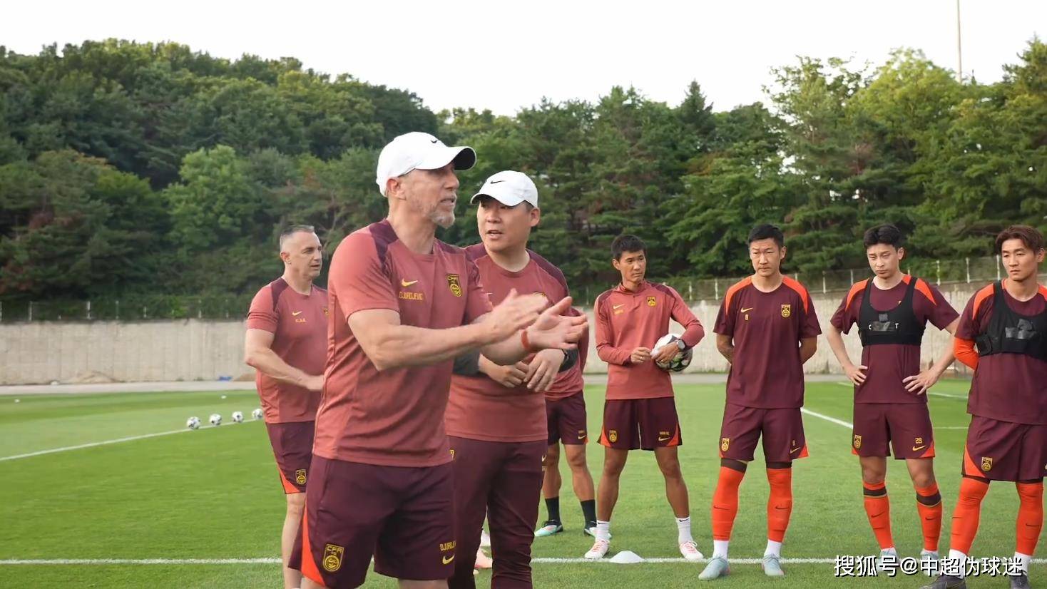 关于高温天气下中超比赛受影响，球员体能受考验的信息