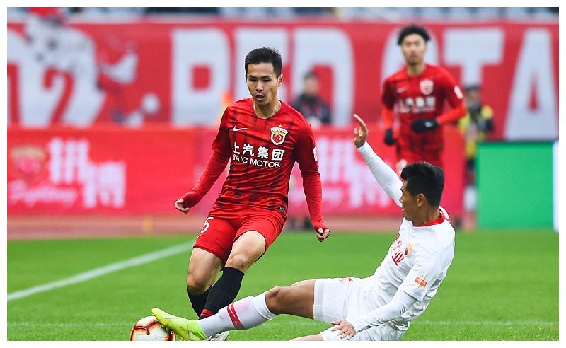 富力遭遇上港逆转，球队惨遭逆转颓势难挡