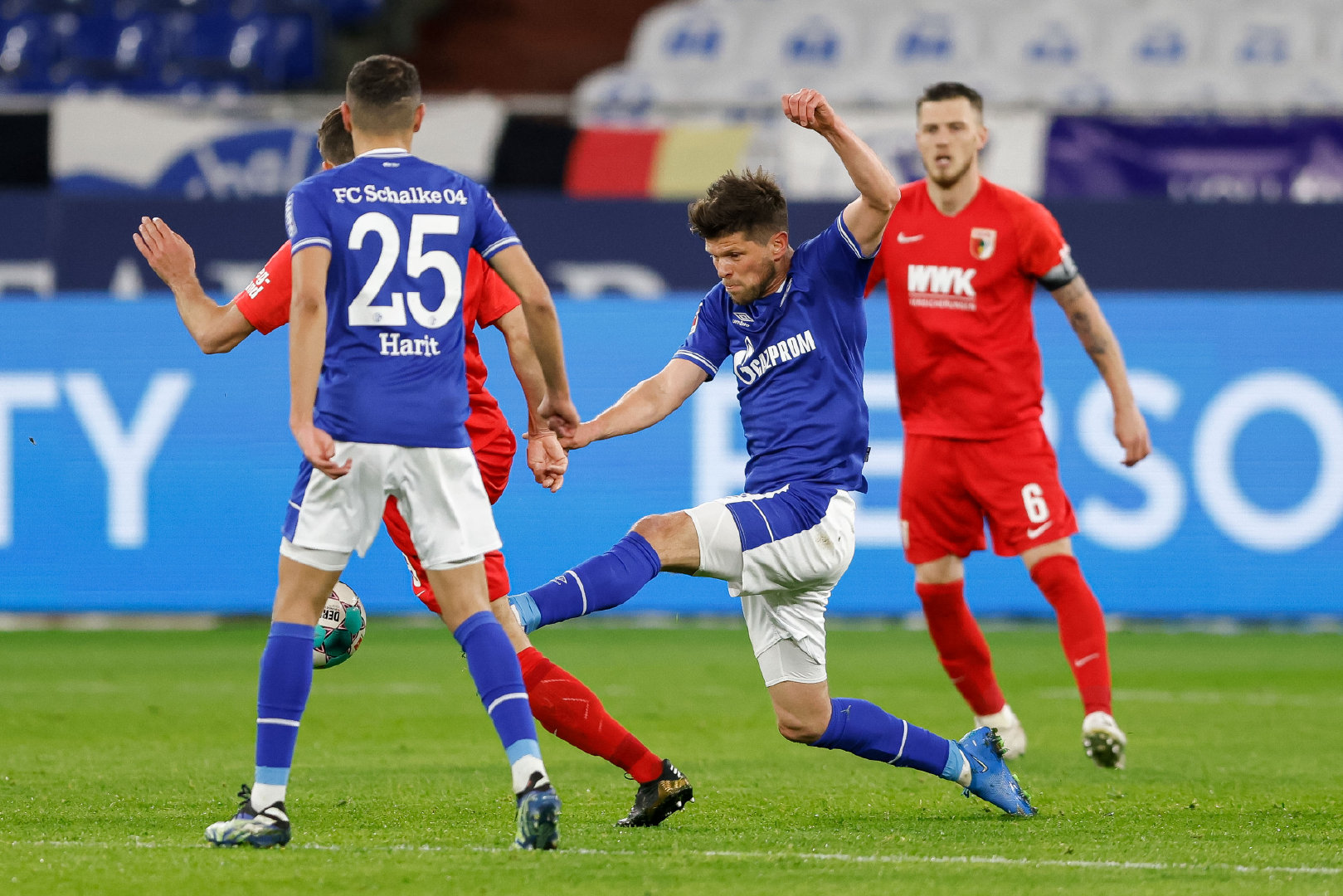 亚琛击败奥格斯堡,取得关键的三分 亚琛击败奥格斯堡,取得关键的三分