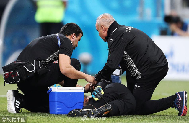 包含罗马中场核心受伤离场，球队整体实力受挫的词条