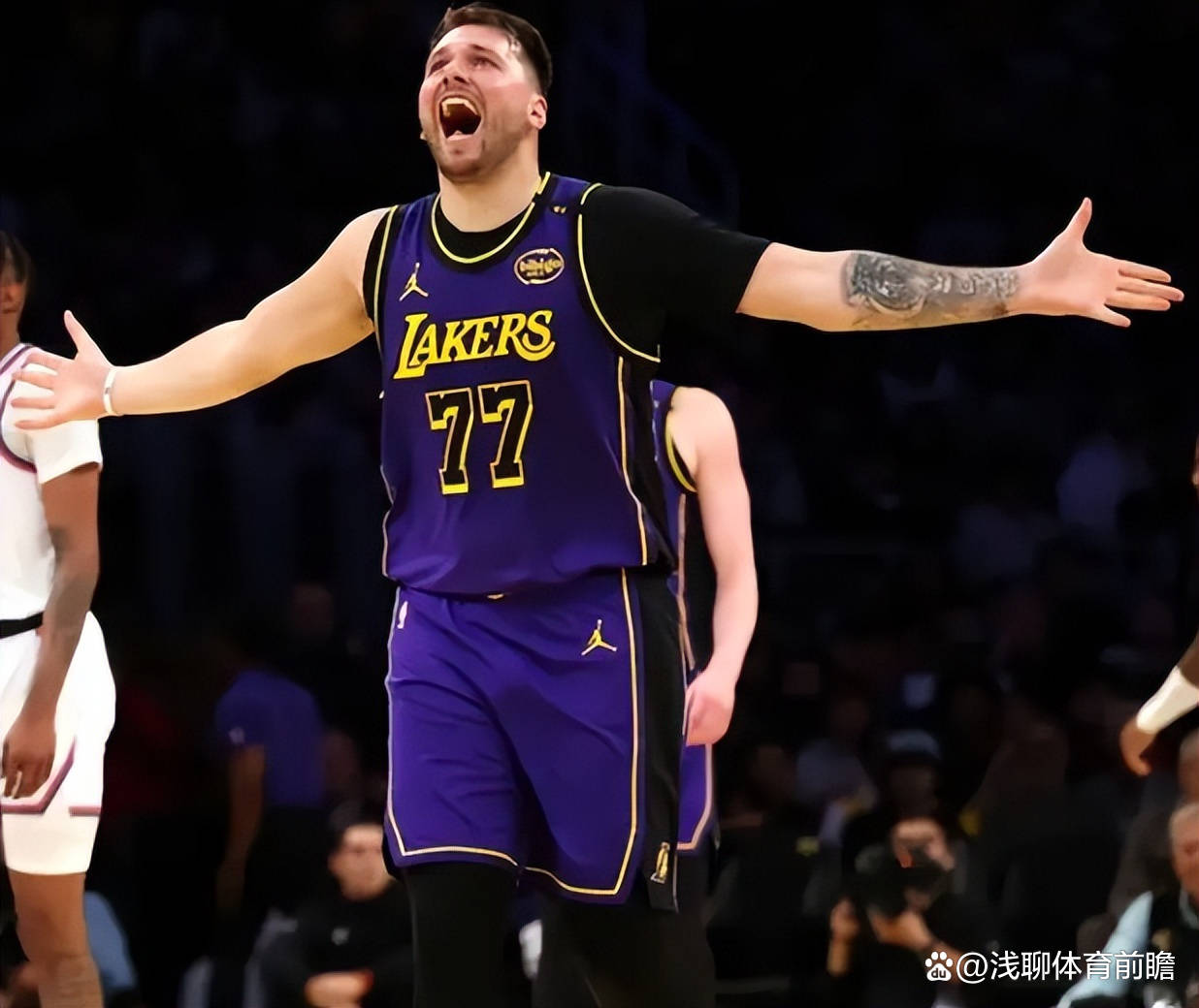 快船不敌湖人,卢克-肖表现优秀带队获胜 快船不敌湖人,卢克-肖表现优秀带队获胜