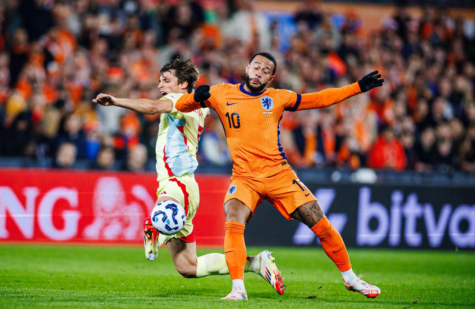 欧洲足球大赛激烈比拼持续进行 欧洲足球大赛激烈比拼持续进行