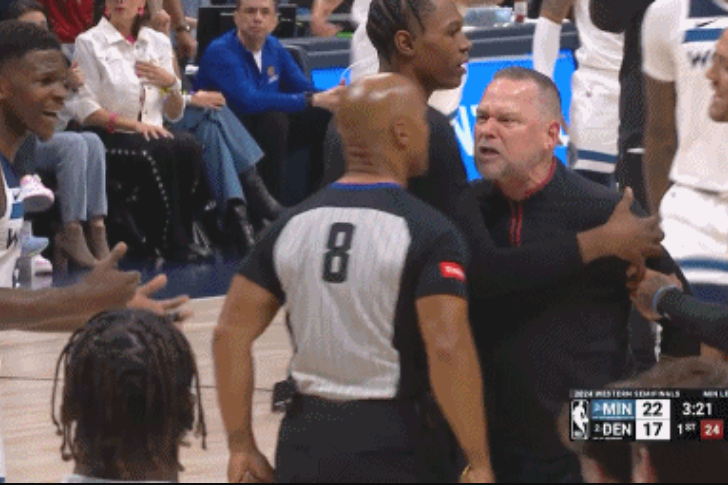 技术犯规成为比赛中的一大争议话题