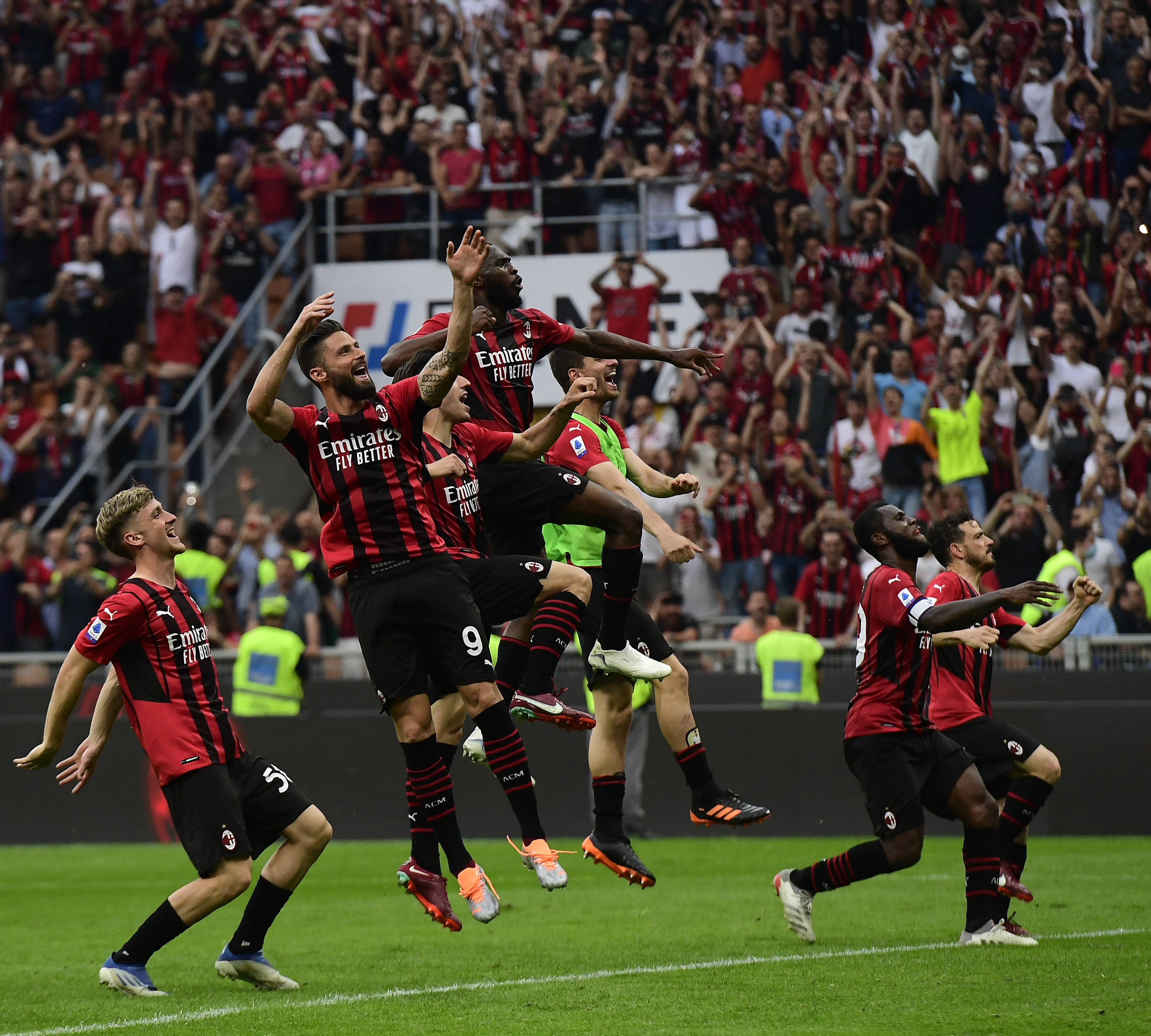 包含意甲联赛迎来2021赛季首场巅峰对决，AC米兰主场对阵尤文图斯的词条