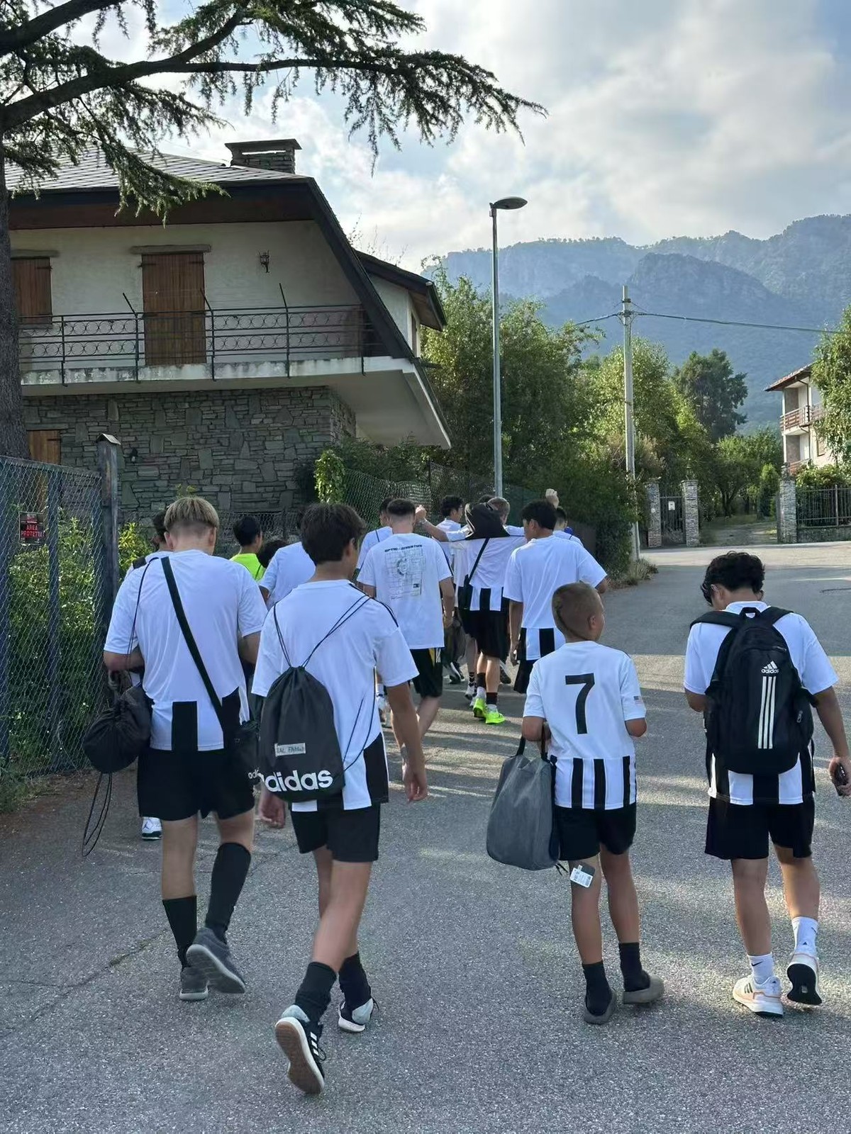 关于尤文图斯发掘新人才,引发年轻球员们奋发向上的信息 关于尤文图斯发掘新人才,引发年轻球员们奋发向上的信息