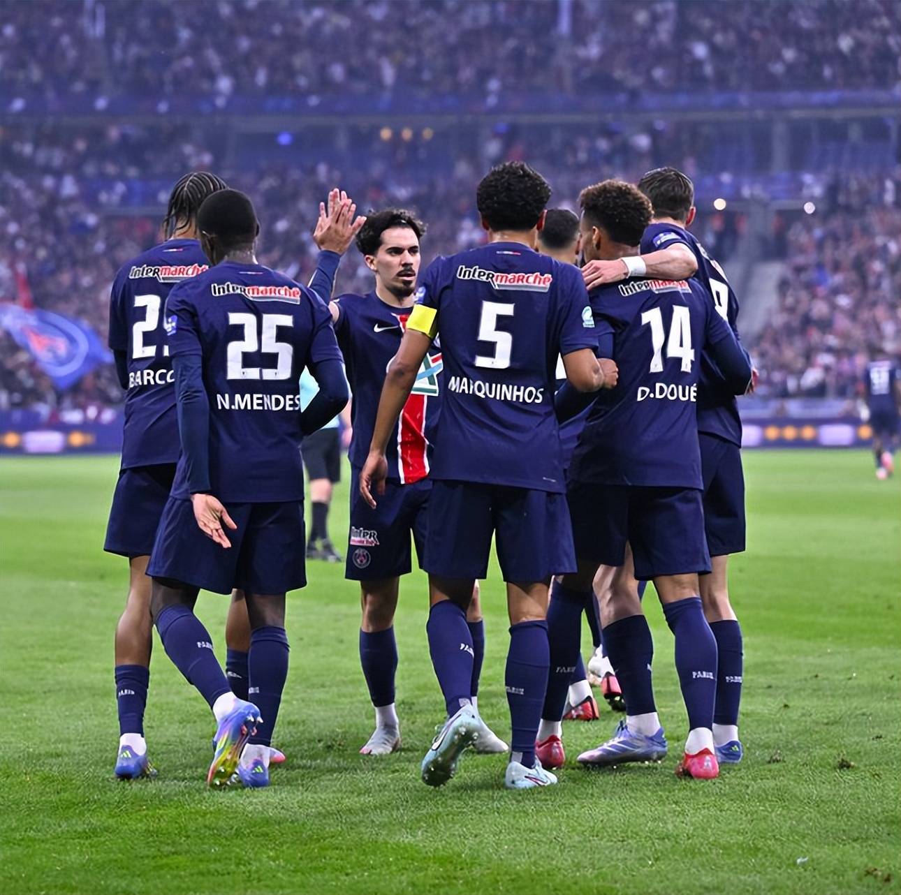 法国队以微弱优势获胜，晋级决赛