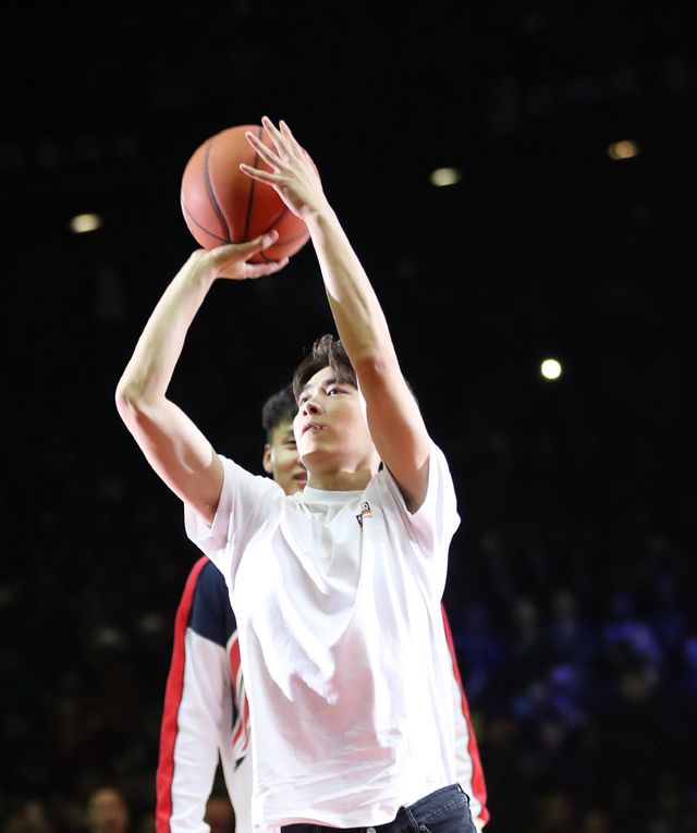 非洲篮球明星荣膺MVP，赛季完美收官的简单介绍