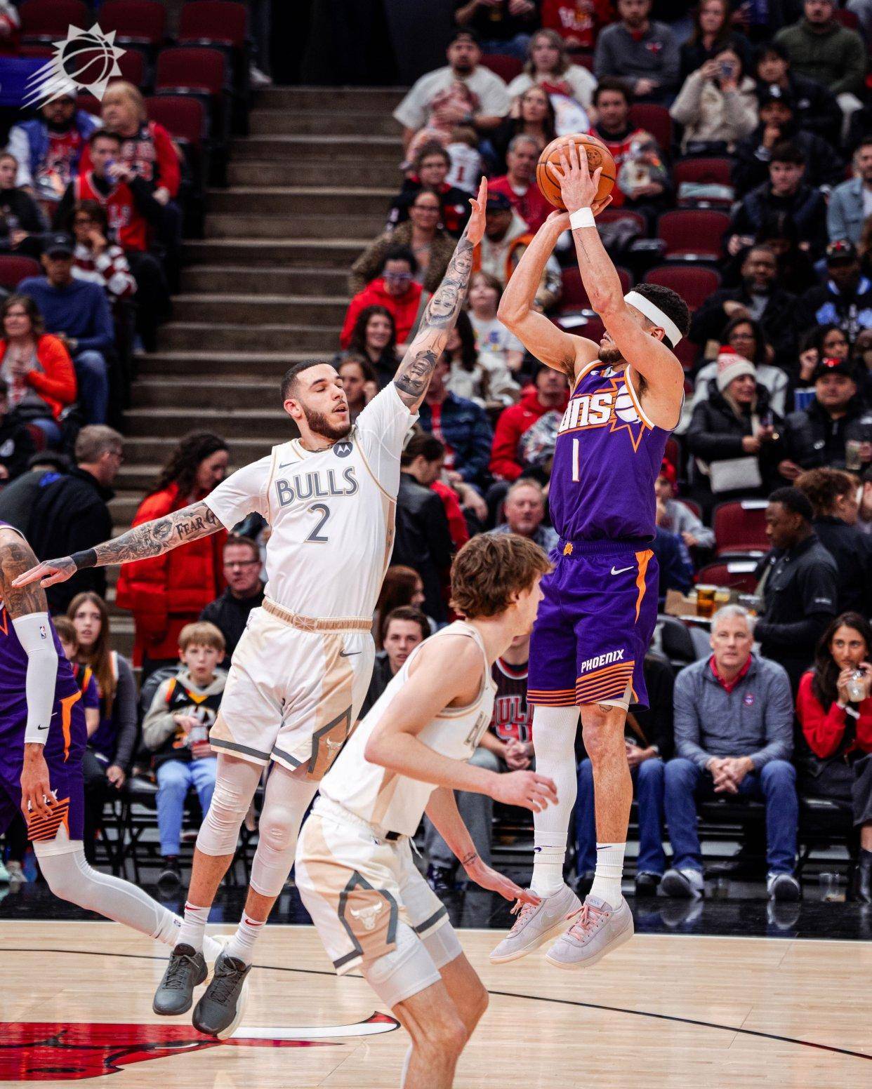 太阳逆转击败雷霆,布克砍下30分 太阳逆转击败雷霆,布克砍下30分