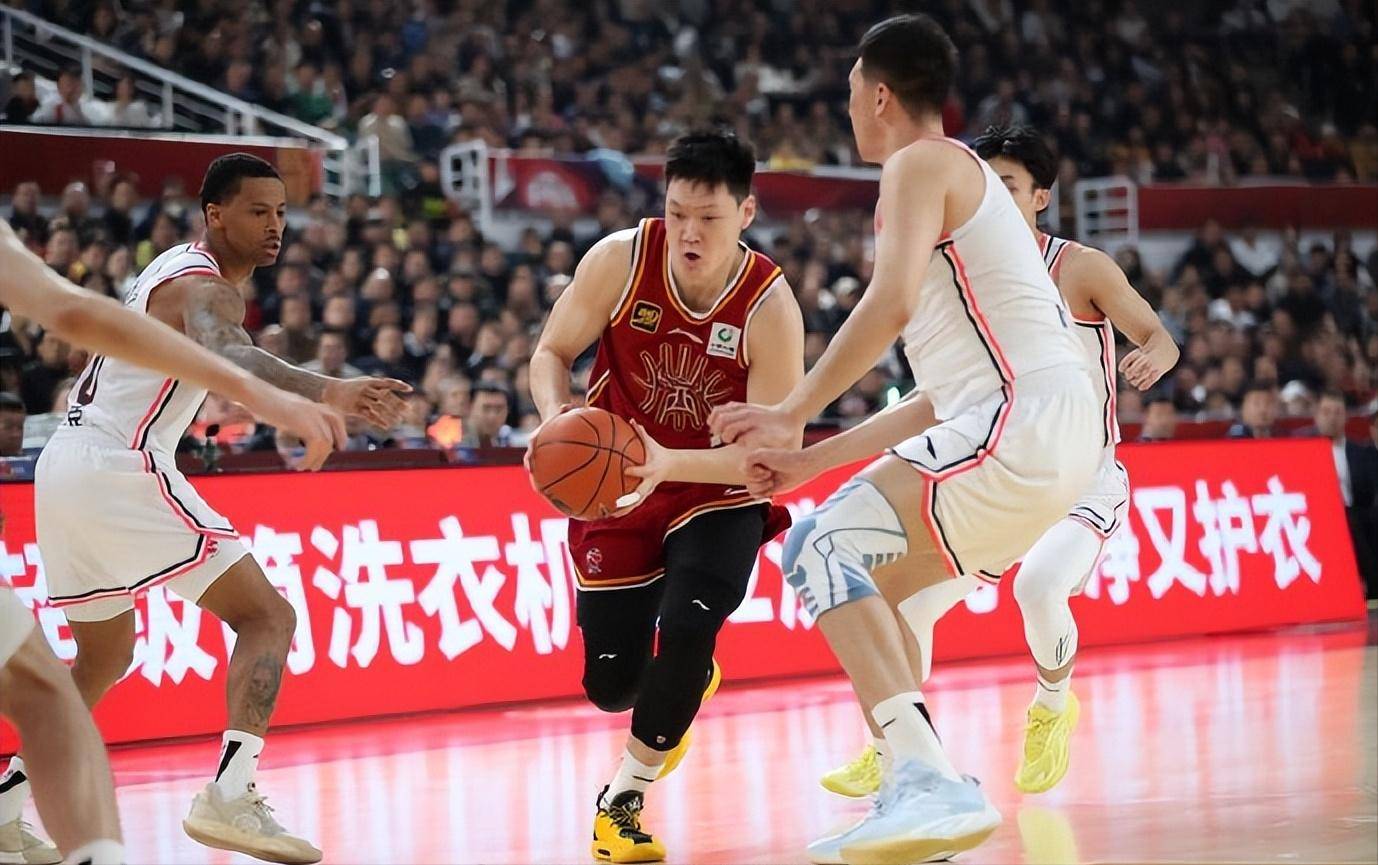 首轮较量：江苏男篮对山西男篮