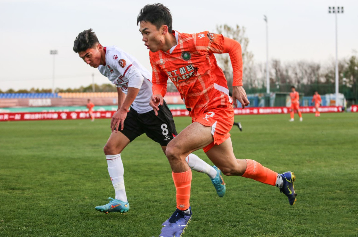 关于阿贾克斯前锋积极备战国家队赛事，助球队取得胜利的信息