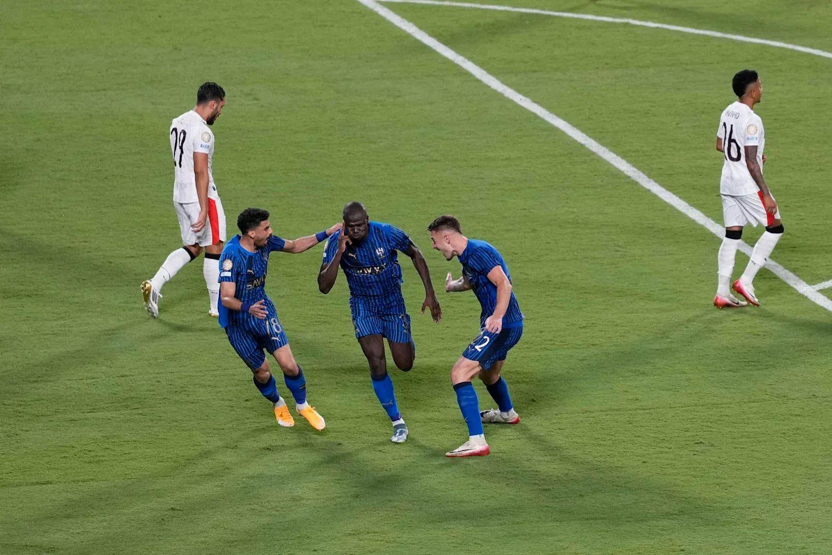 强队鏖战展现实力，胜出者将占据优势的简单介绍